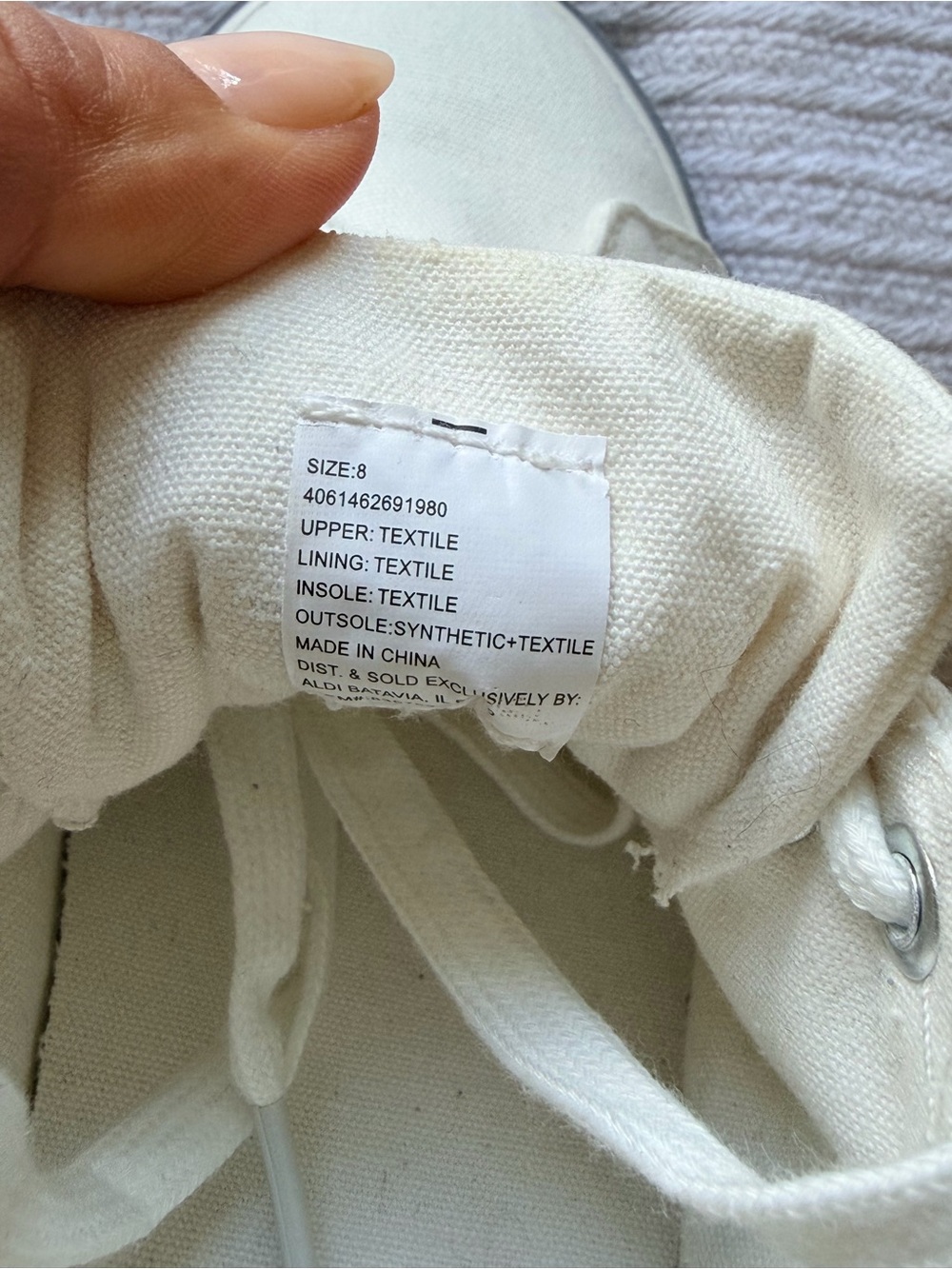 Serra Canvas Low-Top Sneakers Size 8 - Picture 6 of 7